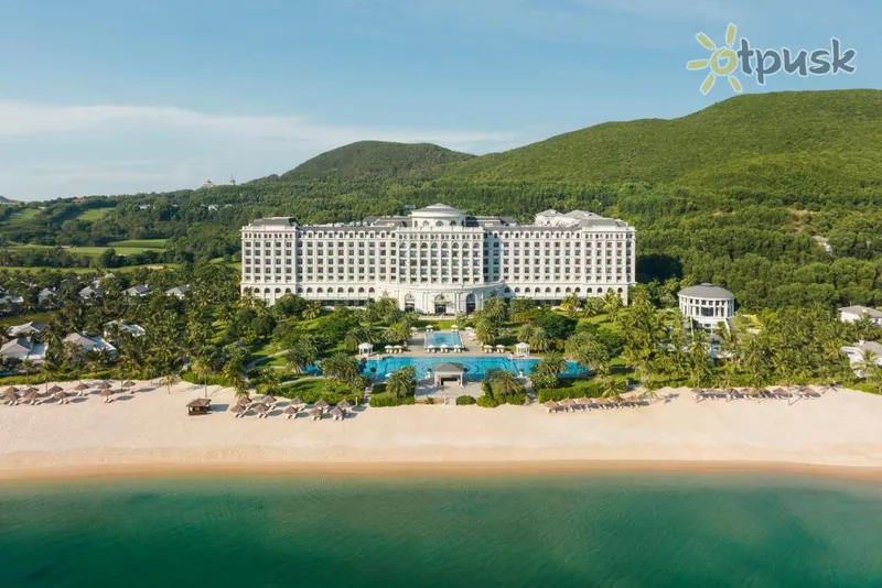 Фото отеля Nha Trang Marriott Resort & Spa, Hon Tre Island 5* Nha Trang Vietnamas išorė ir baseinai