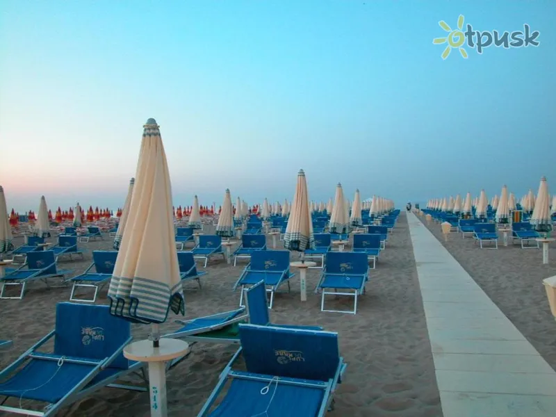 Фото отеля Fellini Rimini Hotel 3* Rimini Itālija pludmale