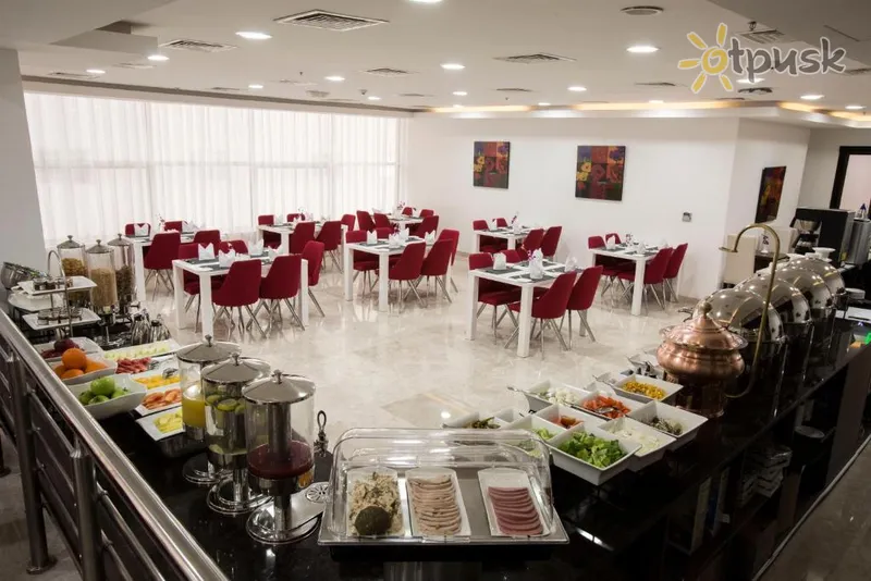 Фото отеля The Town Hotel 3* Доха Катар бари та ресторани