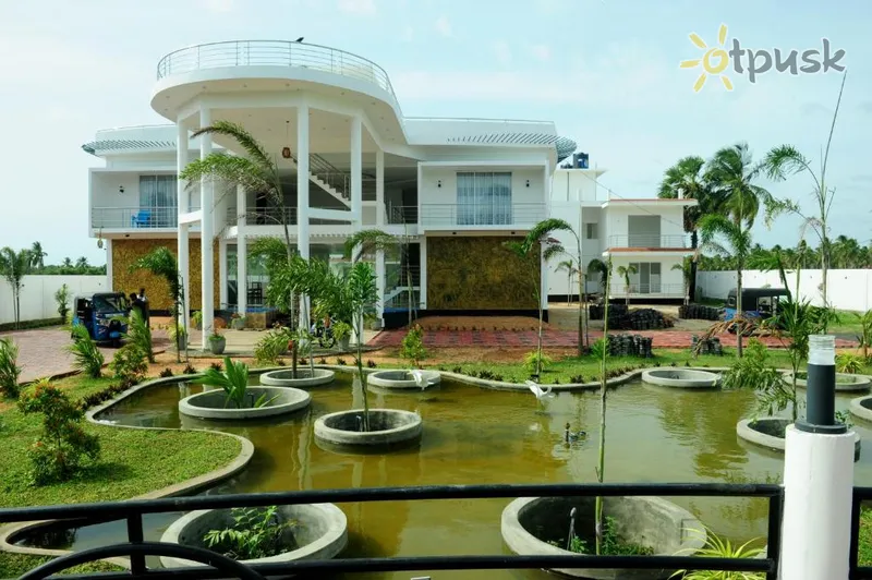 Фото отеля Sun Star Nilaveli 3* Трінкомалі Шрі Ланка екстер'єр та басейни