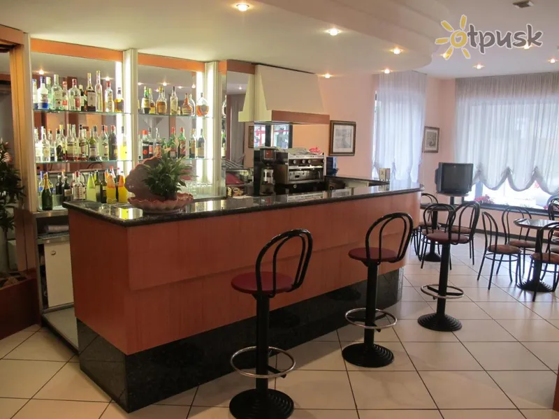 Фото отеля Basilea Hotel 3* Римини Италия бары и рестораны