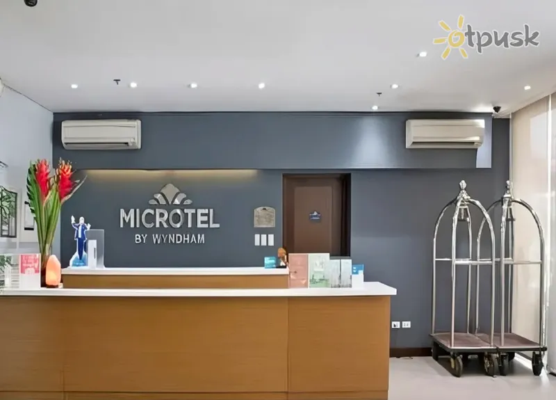 Фото отеля Microtel by Wyndham Acropolis 3* о. Лусон – Маніла Філіппіни лобі та інтер'єр