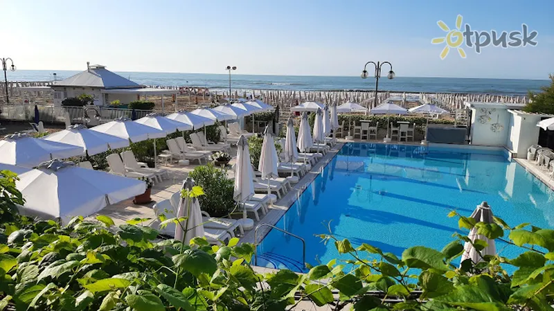 Фото отеля Oxford Hotel 4* Lido di Jesolo Itālija ārpuse un baseini