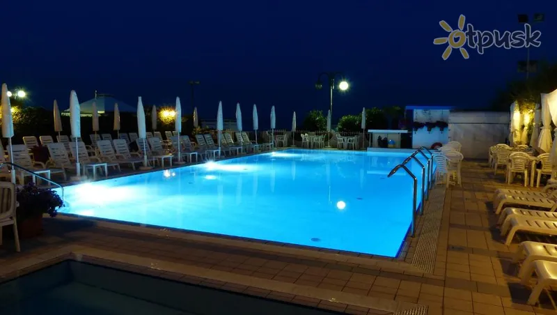 Фото отеля Oxford Hotel 4* Lido di Jesolo Itālija ārpuse un baseini