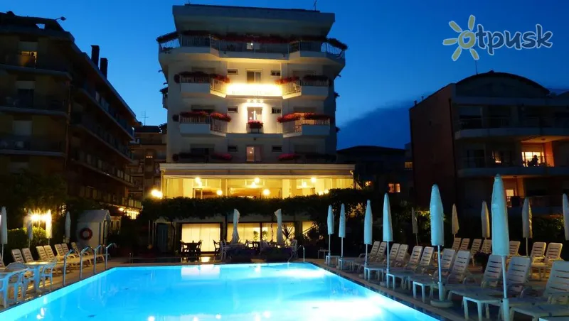 Фото отеля Oxford Hotel 4* Lido di Jesolo Itālija ārpuse un baseini