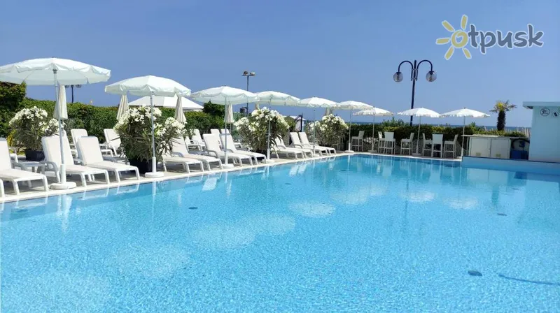 Фото отеля Oxford Hotel 4* Lido di Jesolo Itālija ārpuse un baseini