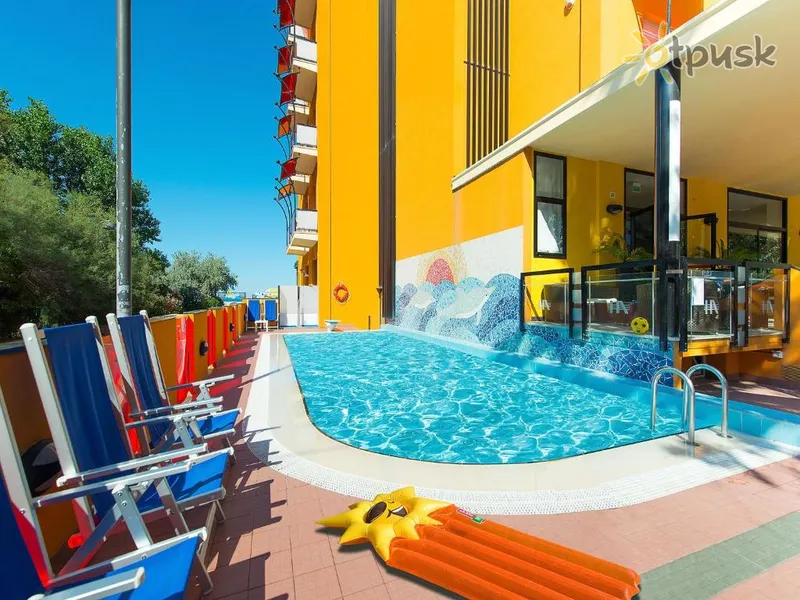 Фото отеля Ariane Hotel 3* Riminis Italija išorė ir baseinai