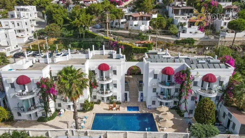 Фото отеля La Brezza Suite & Hotel 3* Бодрум Турция экстерьер и бассейны
