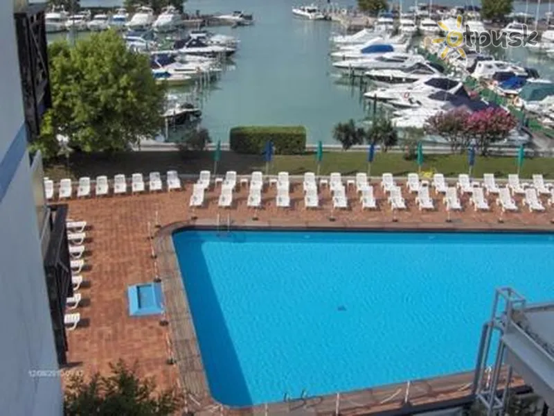 Фото отеля Marina Uno Hotel 4* Lido di Jesolo Italija išorė ir baseinai