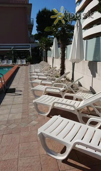 Фото отеля D'Annunzio Hotel 3* Lido di Jesolo Itālija ārpuse un baseini