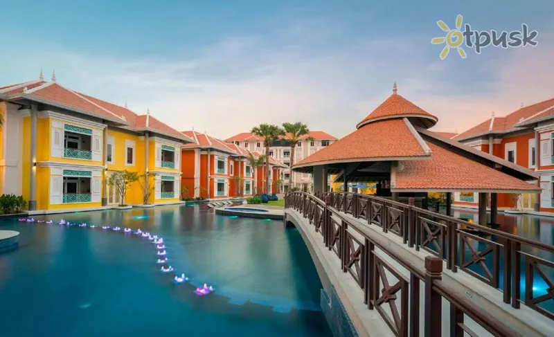 Фото отеля Memoire Palace Resort & Spa 5* Сием Риеп Камбоджа экстерьер и бассейны