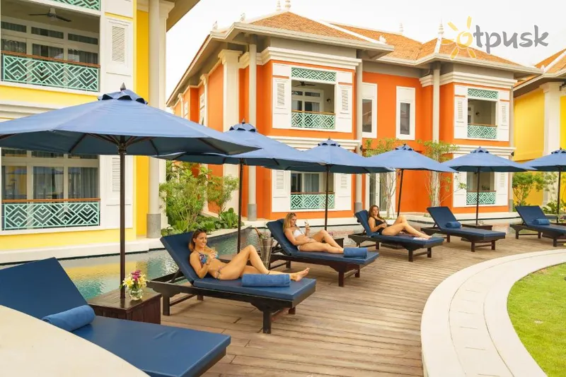 Фото отеля Memoire Palace Resort & Spa 5* Сием Риеп Камбоджа экстерьер и бассейны