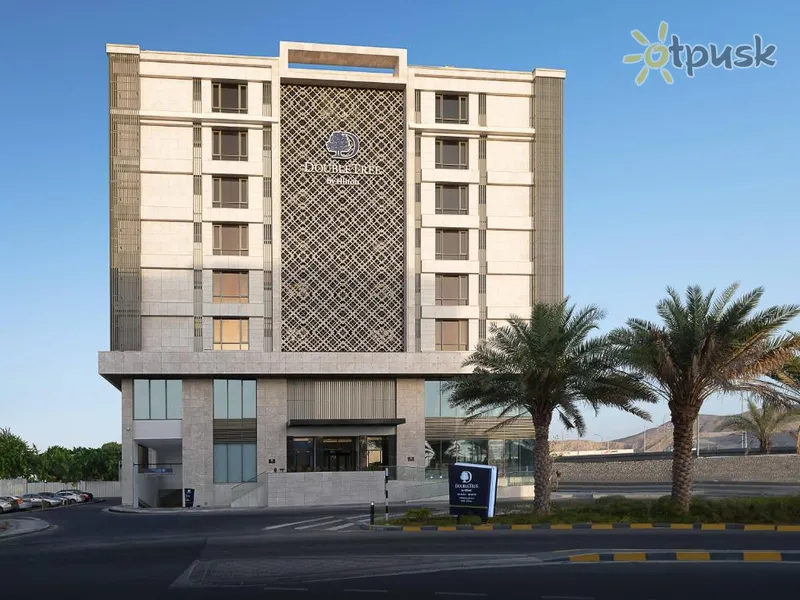 Фото отеля DoubleTree by Hilton Muscat Qurum 4* Маскат Оман экстерьер и бассейны