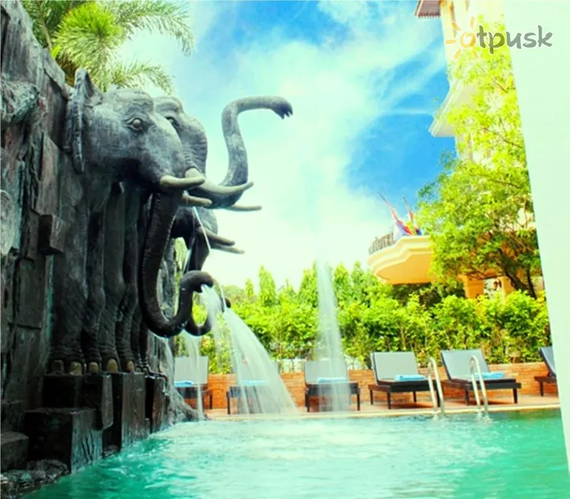 Фото отеля Royal Crown Hotel & Spa 5* Siem Reapa Kambodža ārpuse un baseini