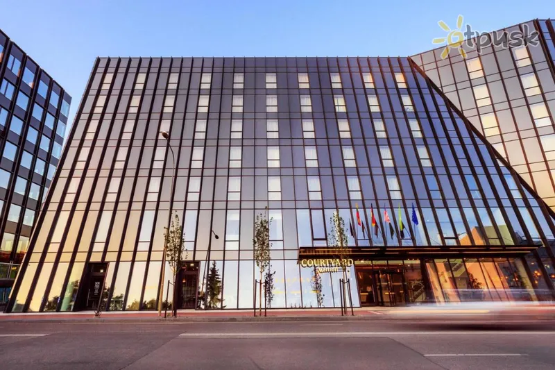 Фото отеля Courtyard by Marriott Vilnius City Center 4* Вильнюс Литва экстерьер и бассейны