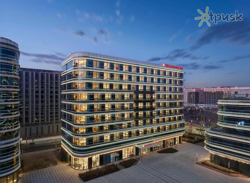 Фото отеля Hilton Garden Inn Beijing Daxing International Airport 4* Пекин Китай экстерьер и бассейны