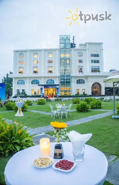 Фото отеля Royal Halong Hotel 5* Халонг Вьетнам экстерьер и бассейны