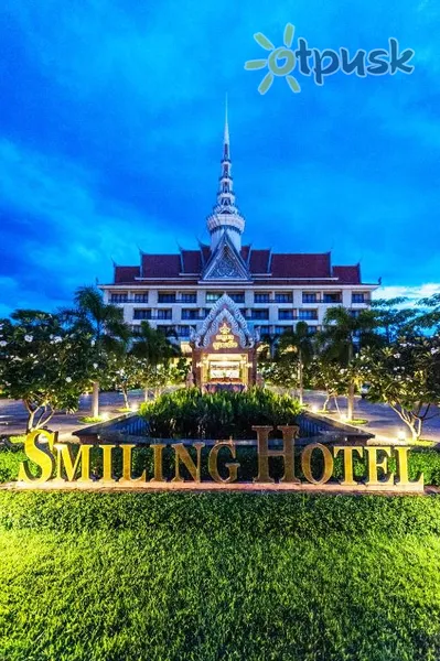 Фото отеля Smiling Hotel 4* Сием Риеп Камбоджа экстерьер и бассейны