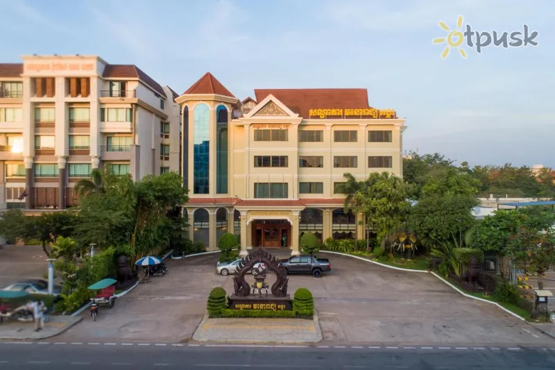 Фото отеля Monoreach Angkor Hotel 4* Сием Риеп Камбоджа экстерьер и бассейны