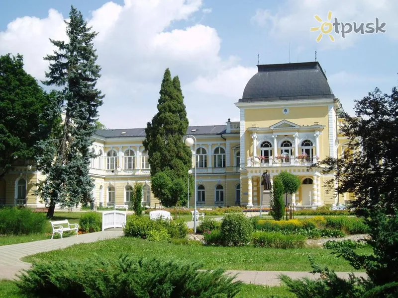 Фото отеля Dr. Adler Hotel 3* Frantiskove Lazne Čehu ārpuse un baseini