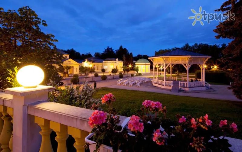 Фото отеля Dr. Adler Hotel 3* Frantiskove Lazne Čehu ārpuse un baseini