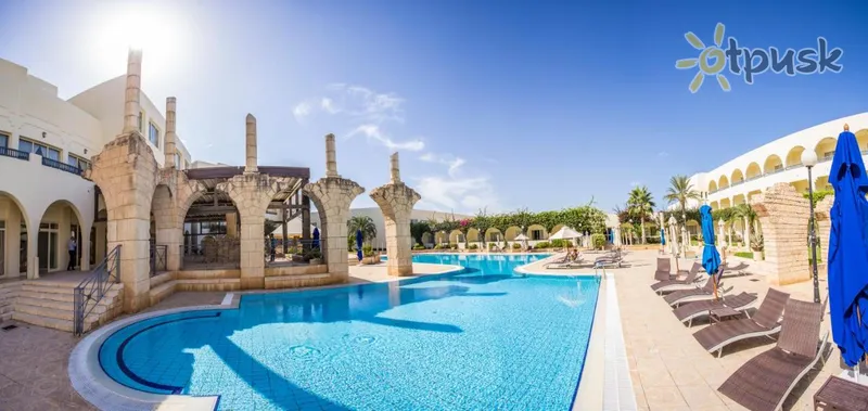 Фото отеля Golden Tulip Carthage Tunis Hotel 5* Gammarth Tunisas išorė ir baseinai