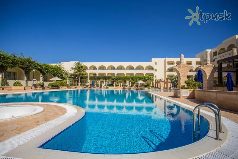 Фото отеля Golden Tulip Carthage Tunis Hotel 5* Гаммарт Тунис экстерьер и бассейны