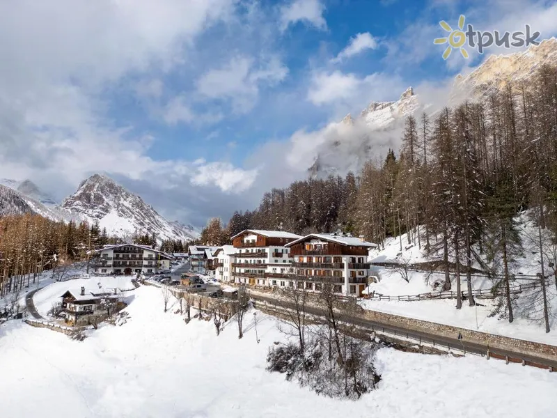 Фото отеля Des Alpes Hotel 3* Кортина д'Ампеццо Италия экстерьер и бассейны