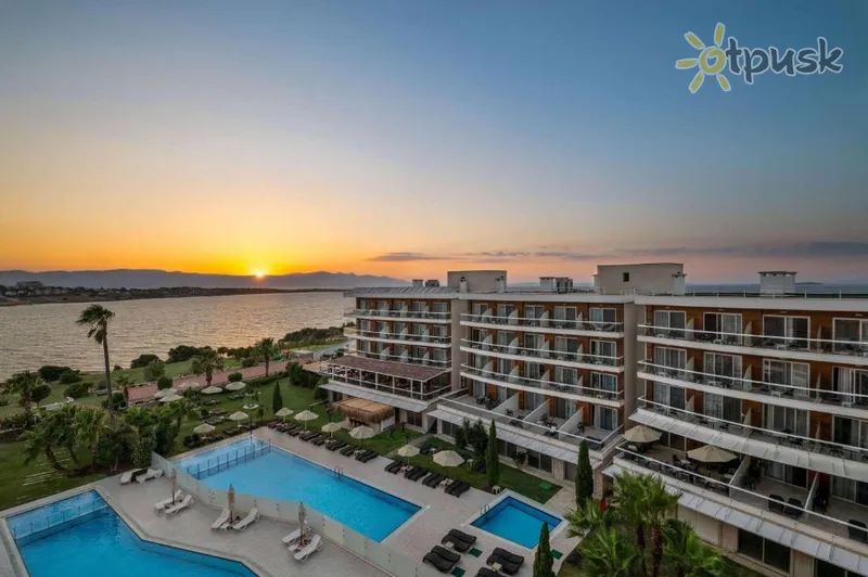Фото отеля La Quinta by Wyndham Cesme 4* Чешме Турция экстерьер и бассейны