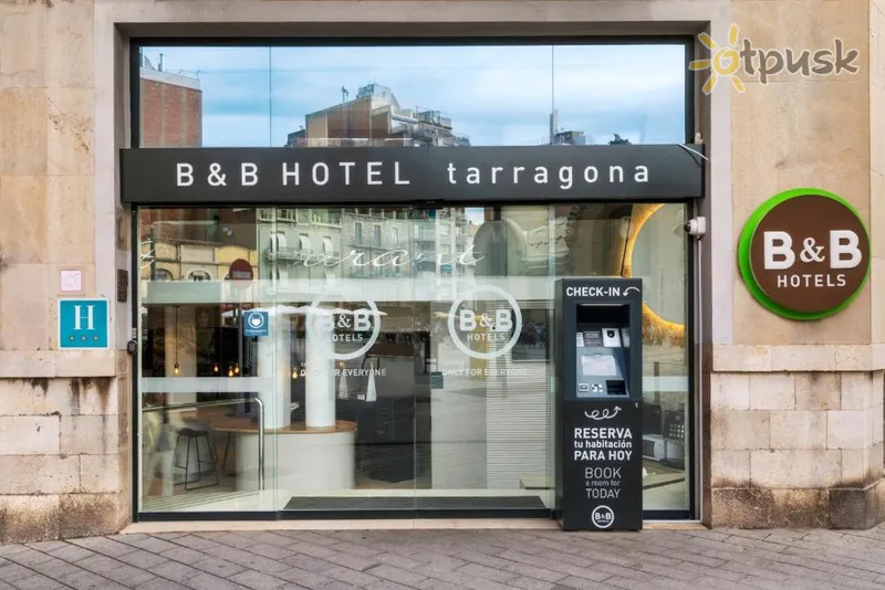 Фото отеля B&B Hotel Tarragona Centro Urbis 3* Таррагона Испания экстерьер и бассейны