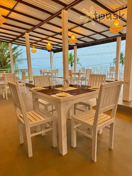 Фото отеля Palazzo Beach 3* Хиккадува Шри-Ланка экстерьер и бассейны