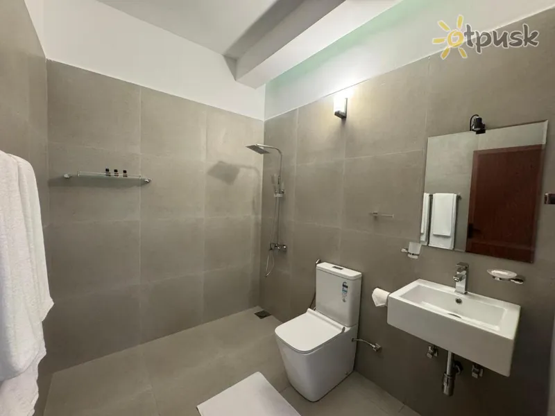 Фото отеля Palazzo Beach 3* Хиккадува Шри-Ланка экстерьер и бассейны