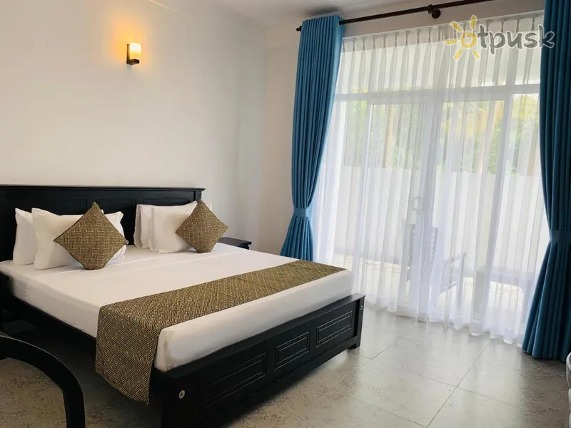 Фото отеля Palazzo Beach 3* Хиккадува Шри-Ланка экстерьер и бассейны