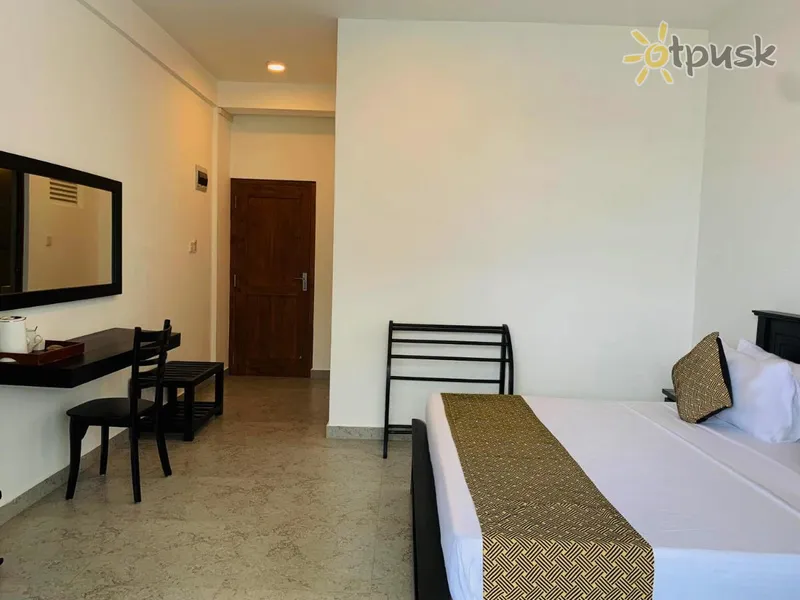 Фото отеля Palazzo Beach 3* Хиккадува Шри-Ланка экстерьер и бассейны