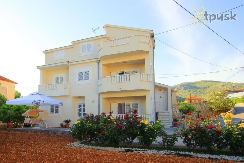 Фото отеля Kiwi Apartments 3* Трогир Хорватия экстерьер и бассейны