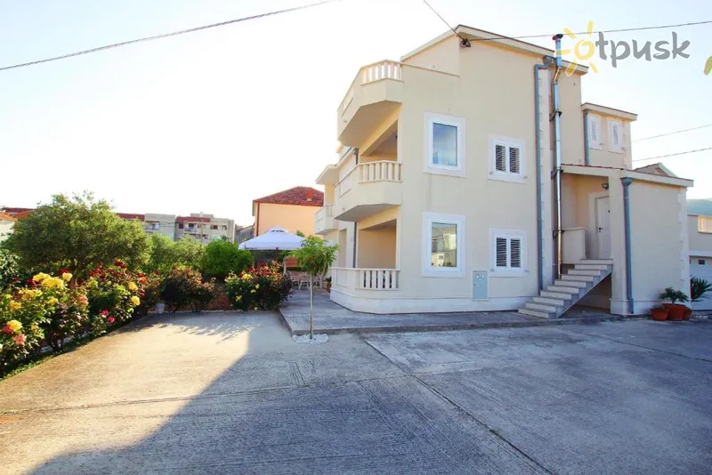 Фото отеля Kiwi Apartments 3* Трогир Хорватия экстерьер и бассейны
