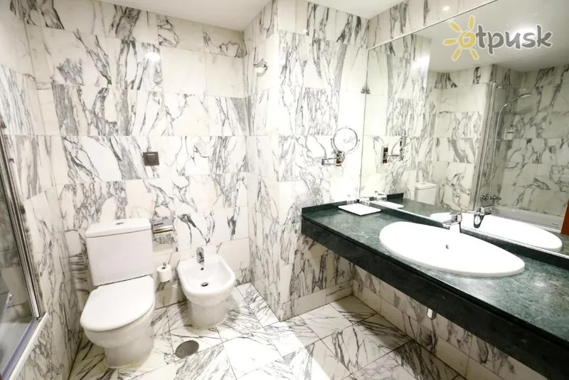 Фото отеля Travelodge Madrid Coslada Airport 3* Мадрид Іспанія екстер'єр та басейни