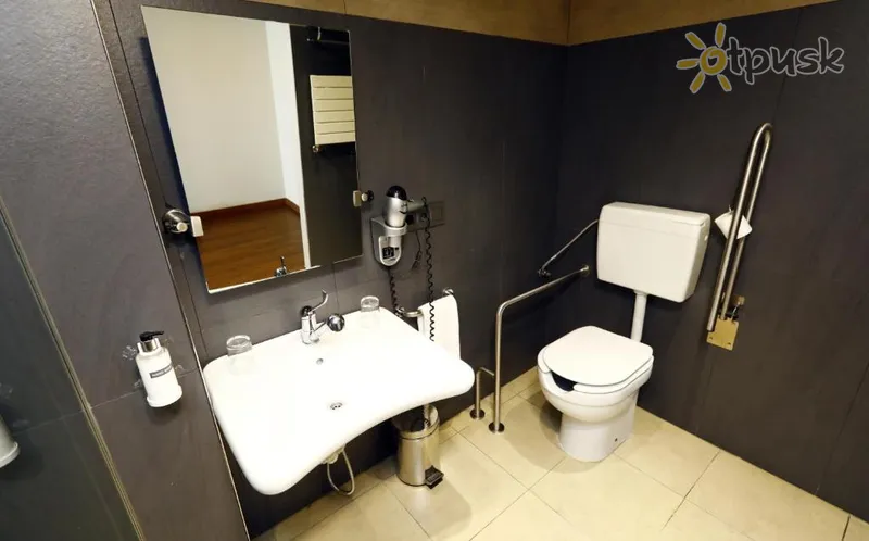 Фото отеля Travelodge Madrid Coslada Airport 3* Мадрид Іспанія екстер'єр та басейни