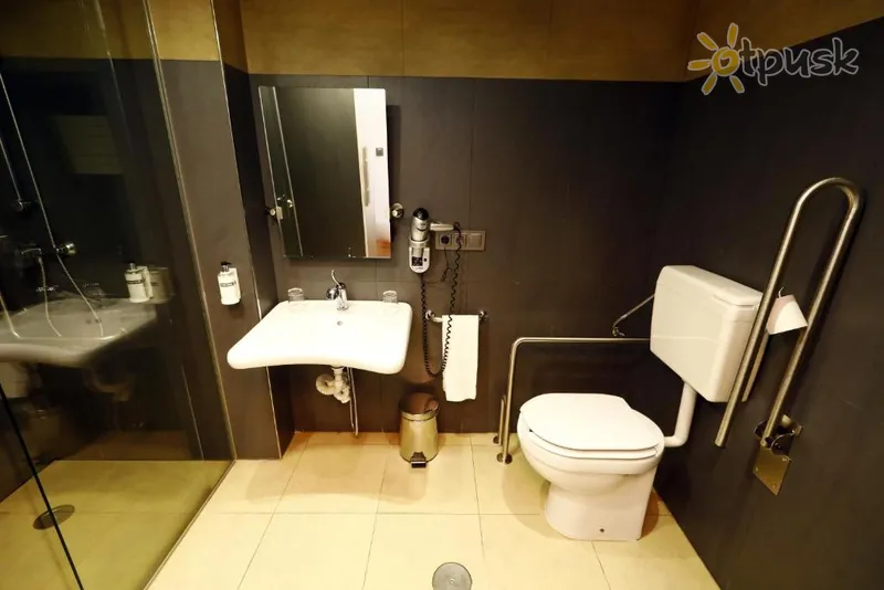 Фото отеля Travelodge Madrid Coslada Airport 3* Мадрид Іспанія екстер'єр та басейни