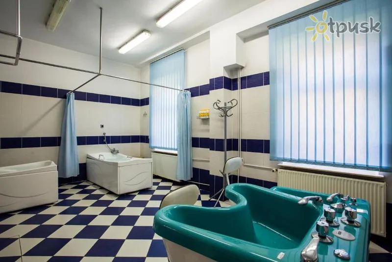 Фото отеля Nat Krynica Zdroj Hotel 3* Kriņica Polija ārpuse un baseini