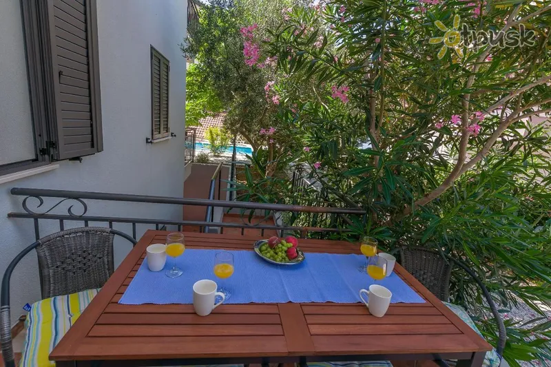 Фото отеля Ljiljana Apartments 3* Оміш Хорватія екстер'єр та басейни