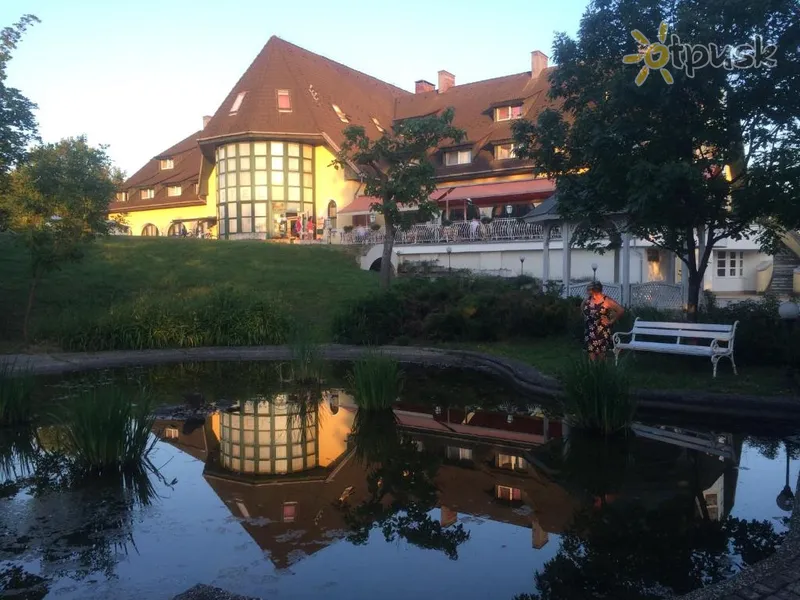 Фото отеля Familia Hotel 3* Balatonas Vengrija išorė ir baseinai