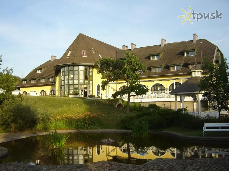 Фото отеля Familia Hotel 3* Balatonas Vengrija išorė ir baseinai