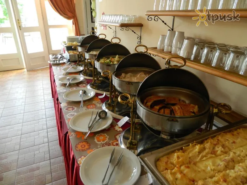 Фото отеля Familia Hotel 3* Balatonas Vengrija išorė ir baseinai