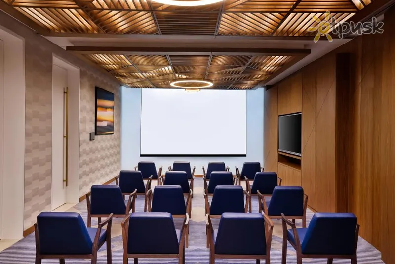 Фото отеля Tumbi West Palm Beach Hotel Dubai, Tapestry Collection Hilton 4* Дубай ОАЭ экстерьер и бассейны