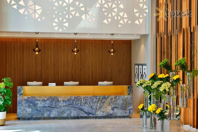 Фото отеля Tumbi West Palm Beach Hotel Dubai, Tapestry Collection Hilton 4* Дубай ОАЭ экстерьер и бассейны