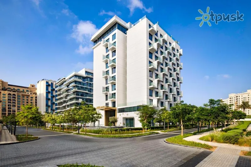 Фото отеля Tumbi West Palm Beach Hotel Dubai, Tapestry Collection Hilton 4* Дубай ОАЭ экстерьер и бассейны