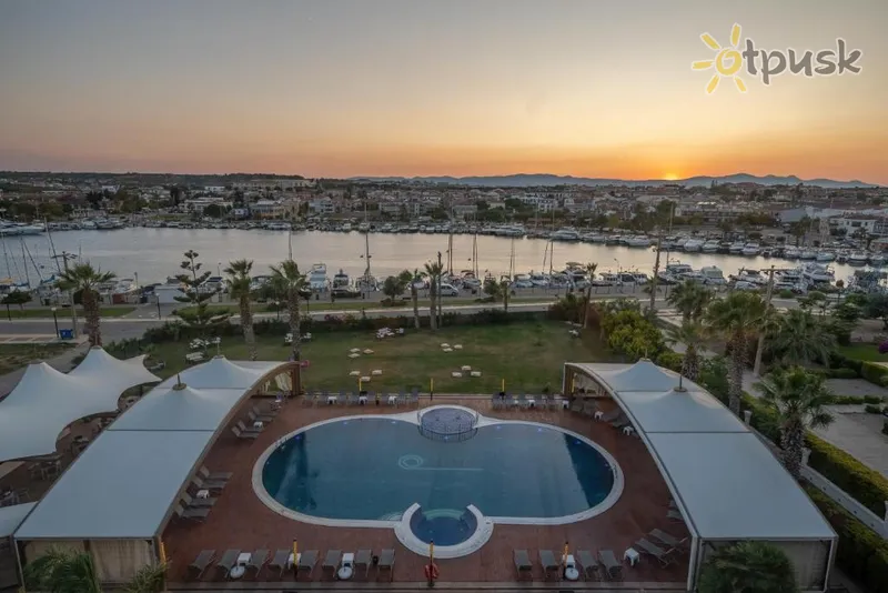 Фото отеля Sisus Marina Hotel 4* Чешме Туреччина екстер'єр та басейни