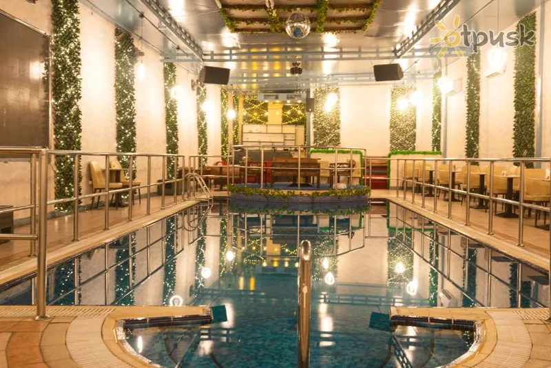 Фото отеля Concorde Deira Hotel 4* Дубай ОАЭ экстерьер и бассейны
