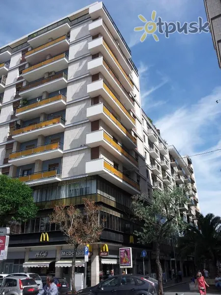 Фото отеля B&B Residenza Piazza Moro 3* Bari Itālija ārpuse un baseini